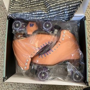 Moxi Beach Bunny Peach Blanket Roller Skates